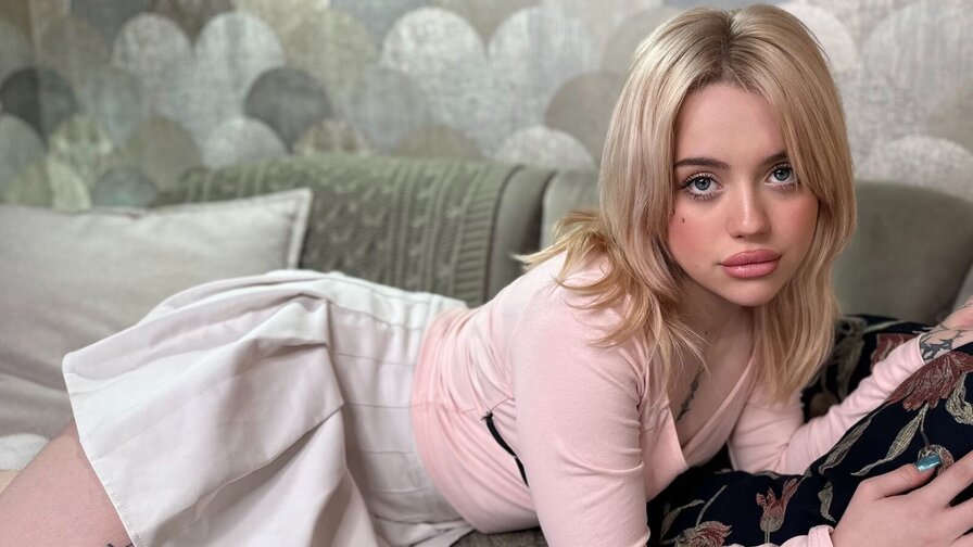 Record Nude CassieMeadow