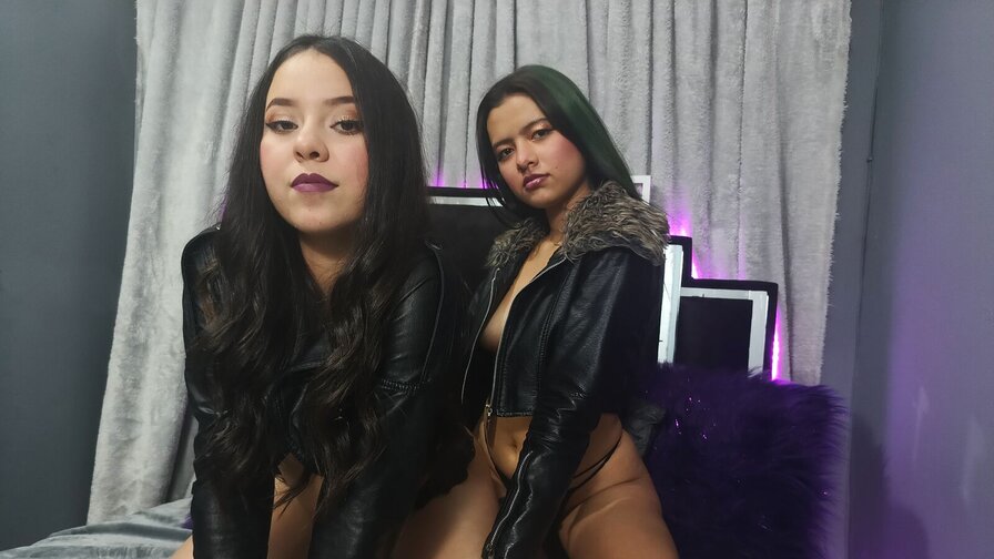 Record Nude IzaAndMia