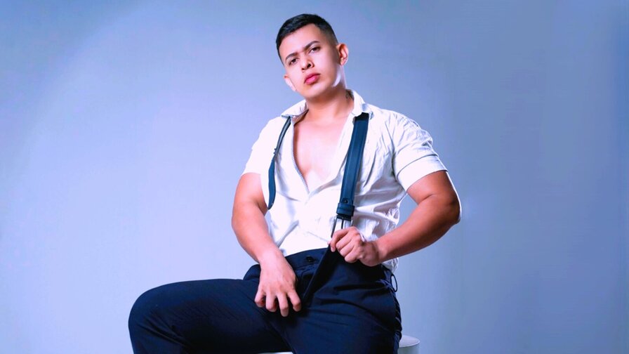 Record Nude RomanCross