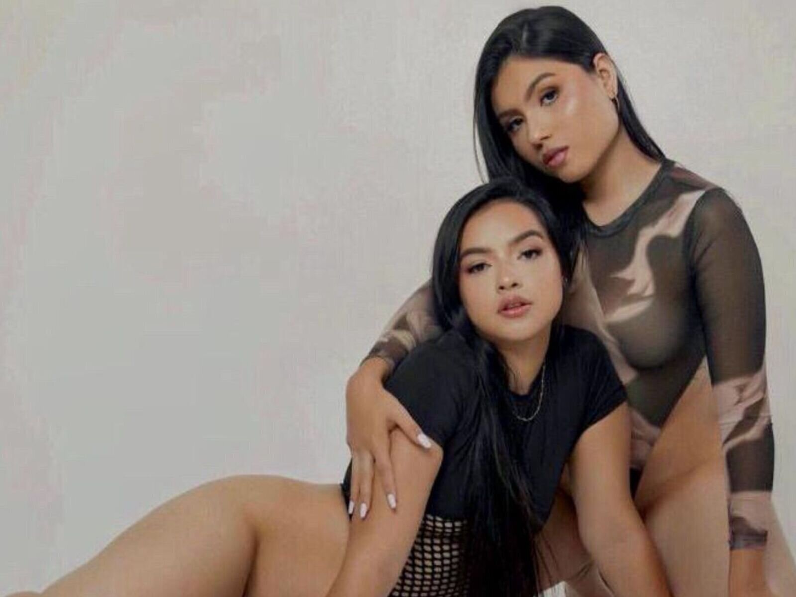 Record Nude ScarletAndNaomi
